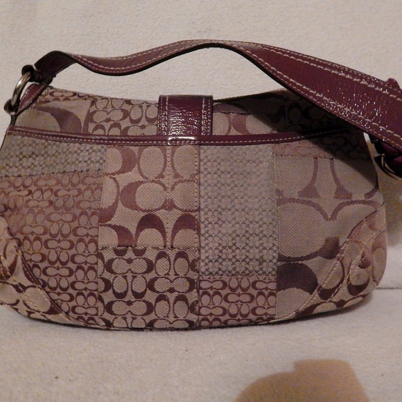"COACH" hand bag. - Picture 2 of 7